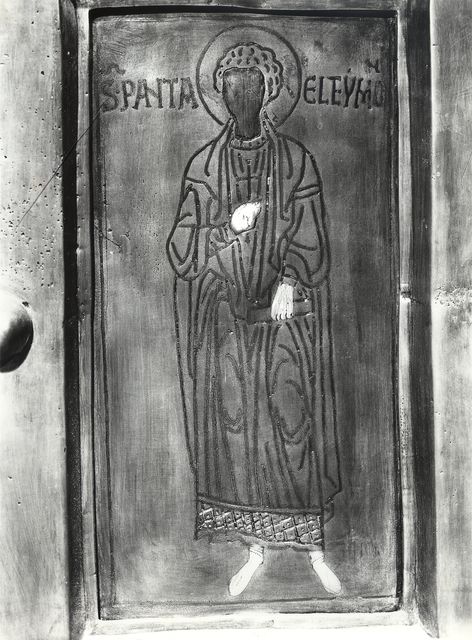 Istituto Centrale per il Catalogo e la Documentazione: Fototeca Nazionale — Anonimo bizantino - sec. XII - Porta bronzea centrale della Basilica di S. Marco: San Pantaleone — insieme, dopo il restauro del 1968